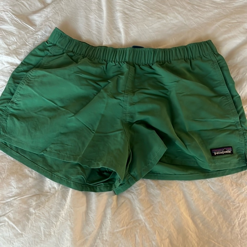 Patagonia women’s “barely baggies” shorts